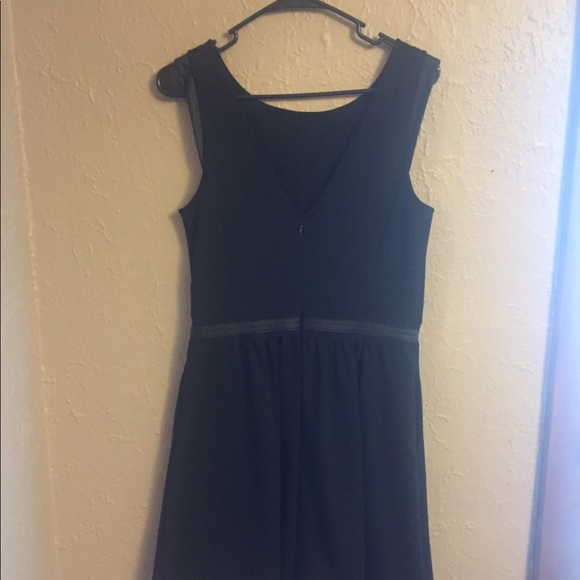 Jennifer Lopez black dress - Picture 2 of 6